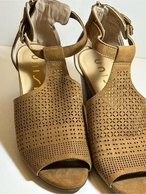 UNISA Tan Suede Laser Cut Peep Toe Heels Size 7 Boho Block Heel Sandals